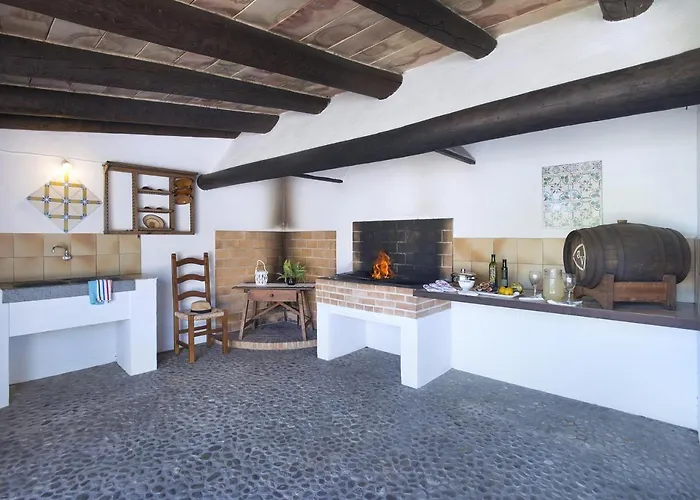 Owl Santuiri - Exclusive Holidays