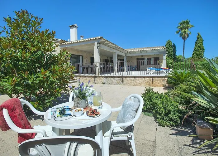 Owl Santuiri - Exclusive Holidays Pollenca