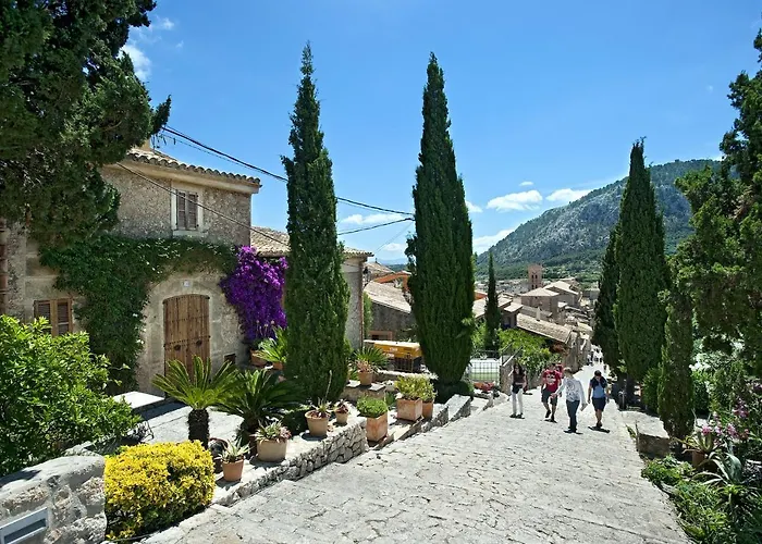 Owl Santuiri - Exclusive Holidays